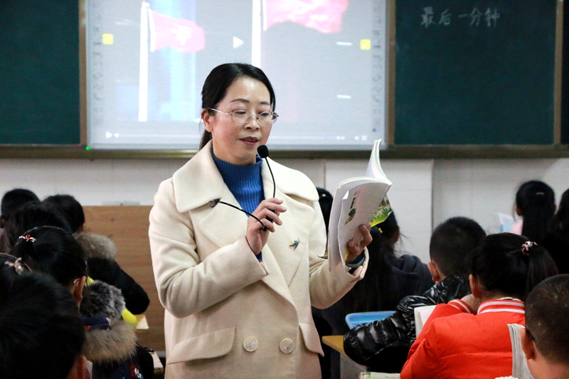 记区政协委员姚朝霞.jpg 记区政协委员姚朝霞.jpg